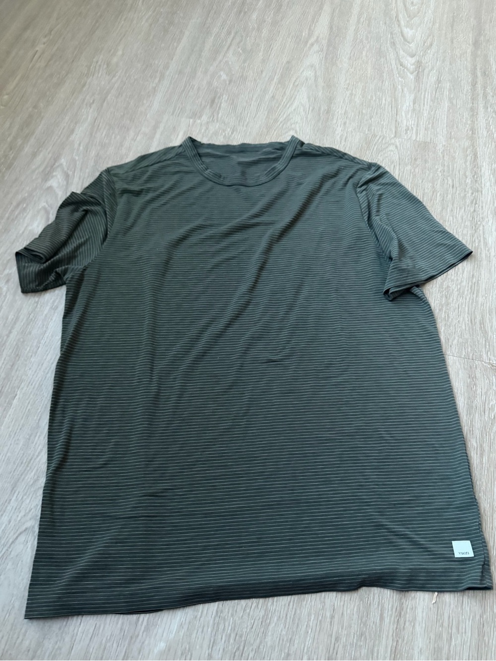 Vuori Shortsleeve Current Stripe Tee size large